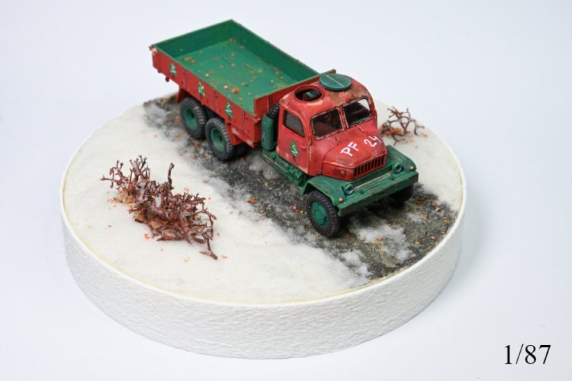 Praga V3S - valník nízký - Měřítko: 1:72, Provedení kabiny: Kabina otevřená, Provedení nástavby: Nedělené bočnice